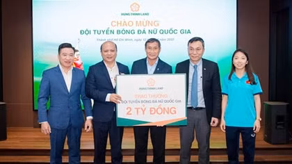 Hưng Thịnh Land trao thưởng 2 tỷ đồng cho Đội tuyển bóng đá nữ quốc gia Việt Nam