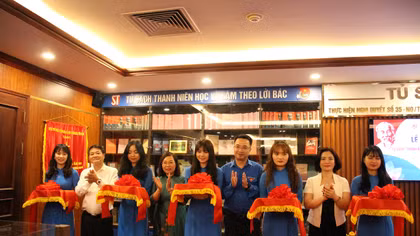 Phát động thi giới thiệu sách về Bác Hồ và ra mắt tủ sách “Thanh niên học và làm theo lời Bác”