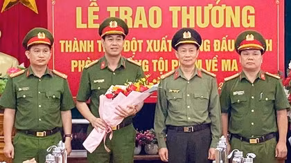 Thưởng nóng các tập thể, cá nhân phá án ma túy