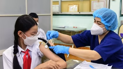 Tiến độ tiêm vaccine phòng COVID-19 cho học sinh quá chậm