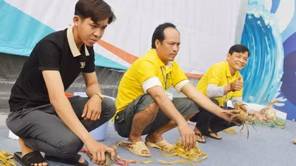 Độc đáo đua cua lần đầu tiên ở Cà Mau