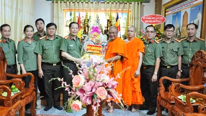 Công an TP Cần Thơ chúc Tết Chôl Chnăm Thmây các chùa Khmer