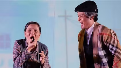 Sân khấu bình thường mới và câu hỏi âu lo cũ
