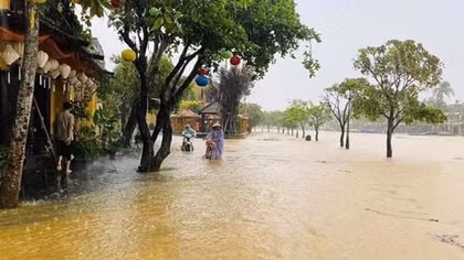 Nước lũ ngập sâu nhiều nơi tại Quảng Nam, Hội An hoãn tổ chức một số sự kiện