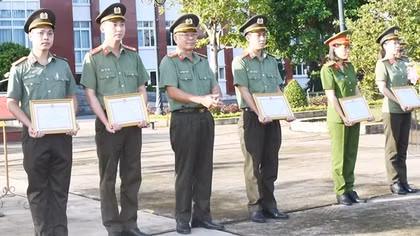 Trà Vinh: Trao thưởng cuộc thi viết “Tìm hiểu công tác cải cách hành chính trong CAND”