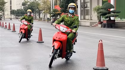Nâng cao văn hóa giao thông và kỹ năng lái xe mô tô cho học viên CSND