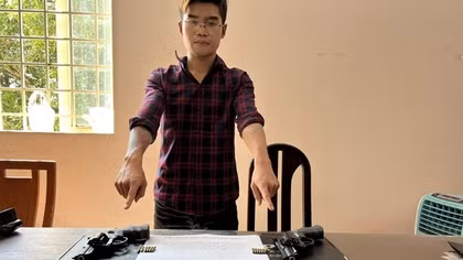 "Hot boy" lên mạng mua đồ về chế tạo súng Rulo đem bán