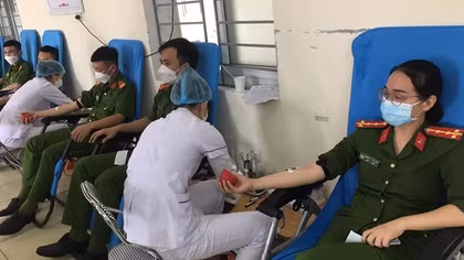 CBCS Công an Nghệ An hiến máu cứu bệnh nhân suy tim