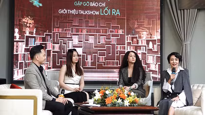 Giáo sư Xoay làm host chương trình “Lối ra”