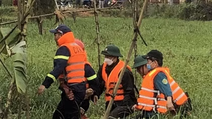 Tìm thấy thi thể hai cậu cháu bị mưa lũ cuốn trôi