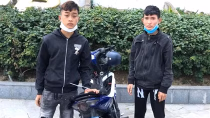 Rình người nhậu say rời quán để... cướp xe máy
