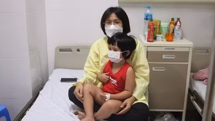 Số ca mắc sốt xuất huyết tăng vọt tại Hà Nội