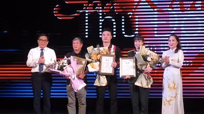 Trao Huy chương vàng cho 3 vở diễn xuất sắc tại Liên hoan sân khấu Thủ đô