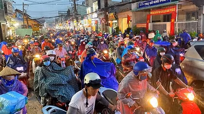 Nam Bộ mưa kéo dài, miền Bắc oi nóng hết hôm nay