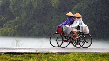 Miền Bắc tăng nhiệt, trời nắng; cảnh báo mưa lớn ở miền Nam