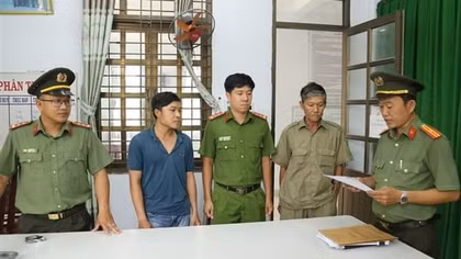 Bắt tạm giam đối tượng mua bán, tàng trữ, sử dụng trái phép vũ khí quân dụng