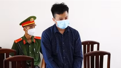 Chém anh ruột vì tiền hỗ trợ COVID
