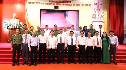 Nêu cao tinh thần phụng sự Tổ quốc, phục vụ Nhân dân