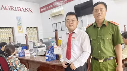 Đại úy Công an cùng nhân viên ngân hàng kịp thời ngăn chặn vụ lừa đảo chuyển tiền
