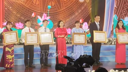 Tôn vinh các lực lượng phòng, chống dịch COVID-19