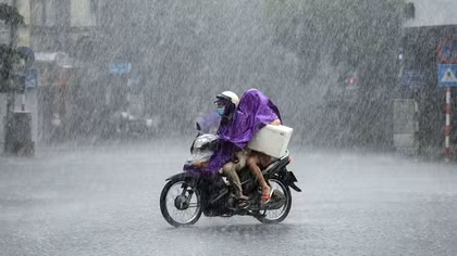 Miền Bắc chuyển mưa to, Trung Bộ ngày nắng nóng