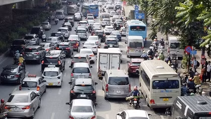 Tránh tắc đường ngày 29, người dân dính "tê liệt" giao thông sáng 30/4