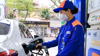 Đề xuất điều chỉnh thuế nhập khẩu xuống còn 10% đối với xăng