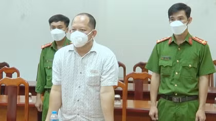 Bắt Giám đốc và nguyên Phó Giám đốc Ban QLDA Đông Bắc tỉnh Cà Mau
