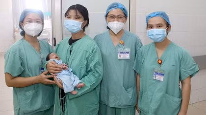 Cứu sống trẻ sơ sinh phình mạch não hiếm gặp