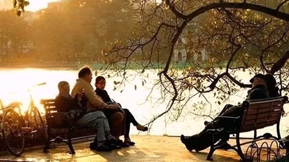 Miền Bắc ngày nắng, đêm lạnh rất sâu; miền Nam chiều tối có mưa rào