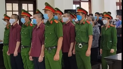 Ngày thứ hai xử vụ "Tịnh thất bồng lai", bị cáo Lê Tùng Vân lại cáo vắng