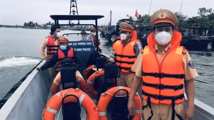 Thăm hỏi các gia đình có người thân gặp nạn trong vụ chìm ca nô