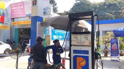 Giá xăng dầu giảm lần thứ 4 liên tiếp