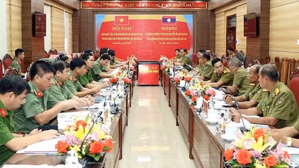 Hội đàm giữa Công an tỉnh Quảng Bình với Công an tỉnh Khăm Muồn