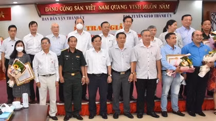 Trao giải cuộc thi "Tình người nơi tuyến đầu phòng, chống dịch COVID-19"