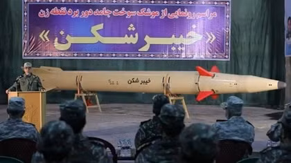 Iran khoe tên lửa mới có tầm bắn phủ kín Trung Đông