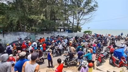 Trung úy Cảnh sát cứu sống 3 du khách bị sóng cuốn