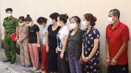 Đường dây đánh bạc giao dịch trên 15 tỷ do "bà trùm" ở Hà Nội cầm đầu
