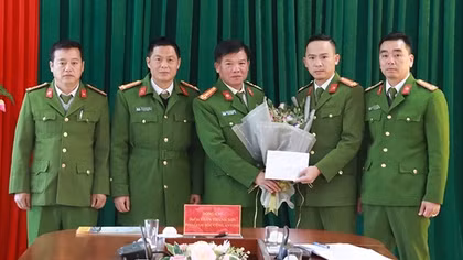 Khen thưởng Ban chuyên án bắt giữ thành công anh trai “Tàng Kaengnam”