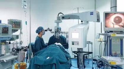 Nam thanh niên cắt tôn bị mảnh sắt xuyên thủng nhãn cầu