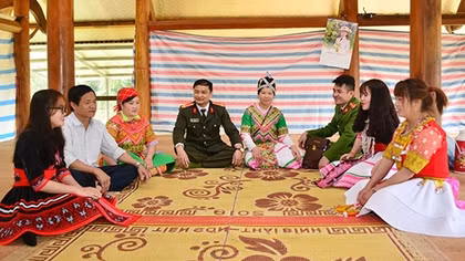 Bí thư chi bộ người Mông quy tụ sự đoàn kết, lao động giỏi