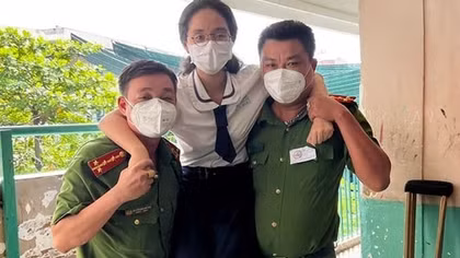 CSGT xử lý kịp thời sự cố bất ngờ trước giờ thi