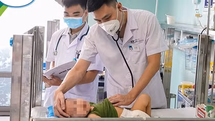 Nhiều trẻ uống nhầm dầu thắp hương nguy kịch tính mạng