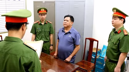 Bắt tạm giam một giám đốc buôn lậu hơn 800 tấn hạt điều thô