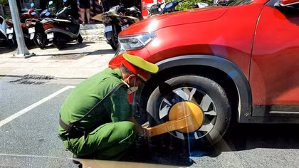 Chủ tịch UBND TP Nha Trang nói về biện pháp khóa bánh xe ôtô vi phạm