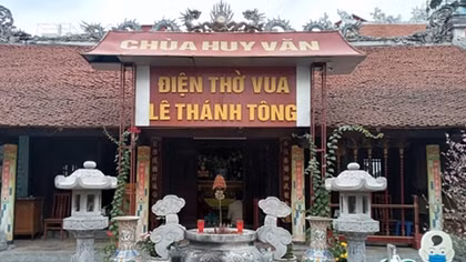 Bời bời nắng gió ngõ Văn