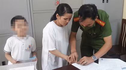 Sinh ra giữa tình người nơi đất trại