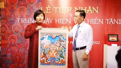Trưng bày hiện vật tranh dân gian đặc biệt do các nghệ nhân hiến tặng