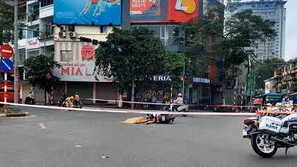 Va chạm với xe khách, người phụ nữ đi xe máy tử vong