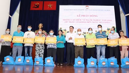 Nhiều người dân được hỗ trợ tại Lễ phát động Tháng cao điểm “Vì người nghèo”